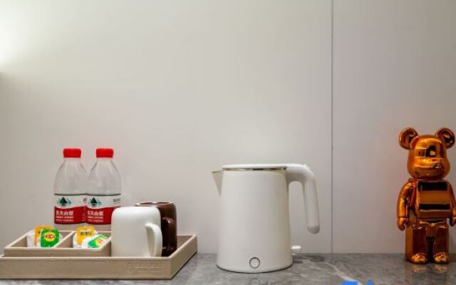 Sushi Light Luxury Hotel (Shanghai Xinzhuang Business District)