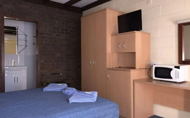 Benjamin Singleton Motel
