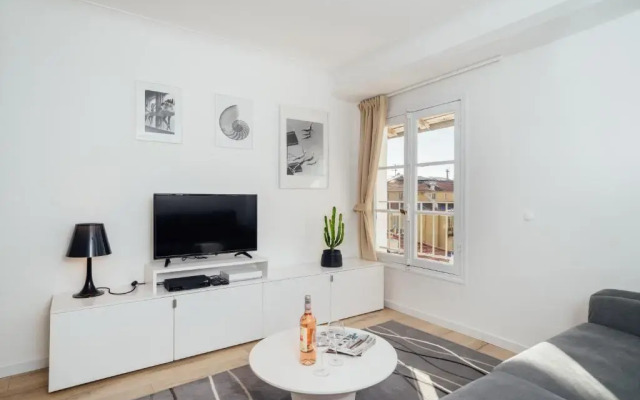 Oli's Flat Nice