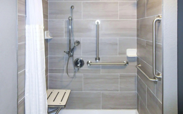 Quality Inn & Suites Hammond Near I-8090