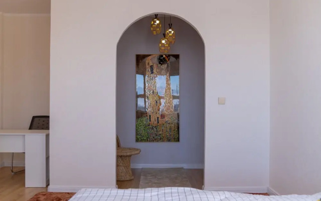 Eagle Town Service Apartment