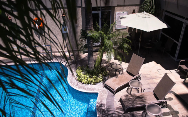Hotel & Suites Aliana