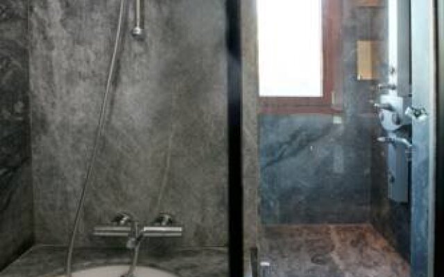 Swan Suites Hotel