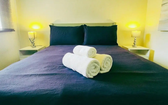 Comfy 3BR Flat on Quiet Street