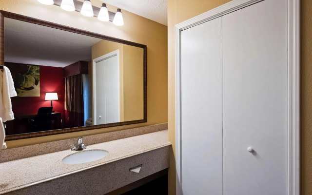 SureStay Plus by Best Western San Antonio Fiesta Inn