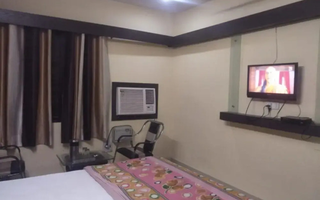 Goroomgo Samrat Lucknow