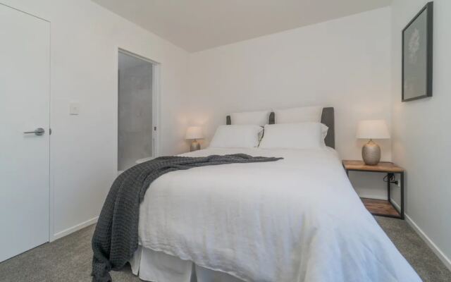 Spacious and Quiet 2 Bedroom Apartment in Ellerslie