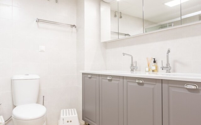 Modern ParkView 2bdr