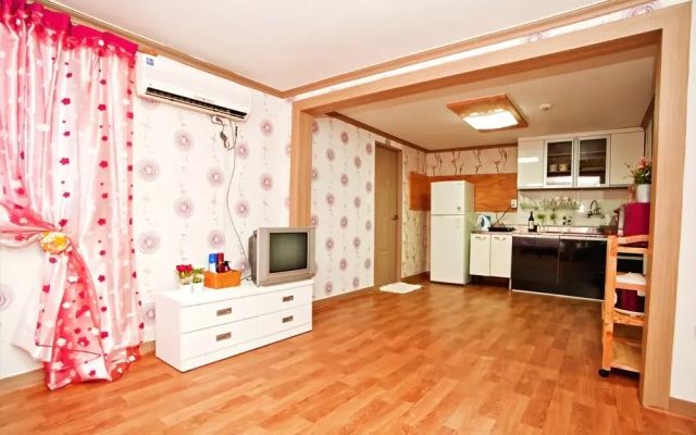 Guryejilisan Autumn Story Pension