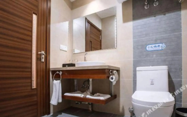 Dandong Dihao Business Hotel (Yalujiang Broken Bridge)
