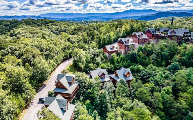 Timberwolf Vista w HotTub Pool View