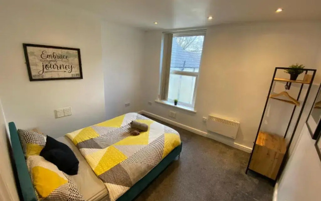 2 Bedroom Apartment Near City Centre, Uni & Parks!