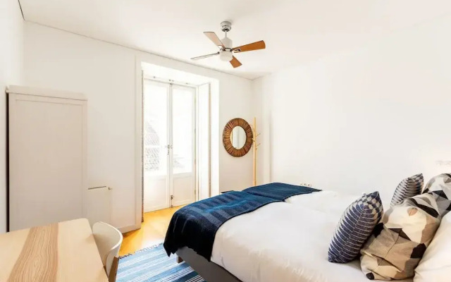 JOIVY Chiado Self Check-In 2-BR Flat w/Parking
