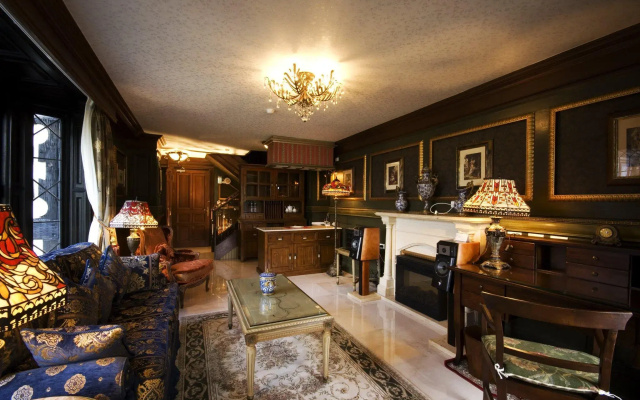 The Old England Manor