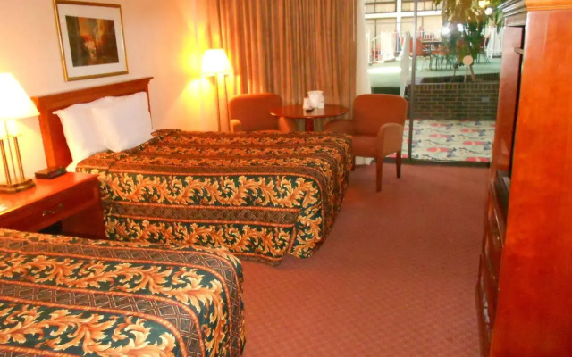 Travelodge Peoria Hotel and Conference Center