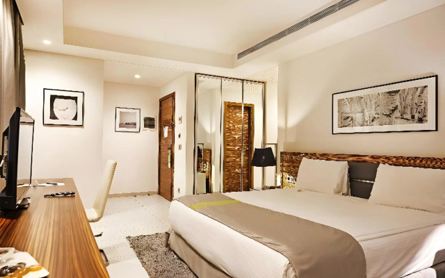 Warwick Stone 55 Hotel