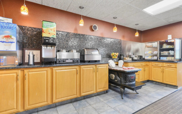Super 8 by Wyndham Eveleth