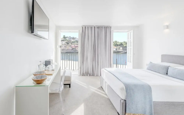 Miragaia Riverside Suites.
