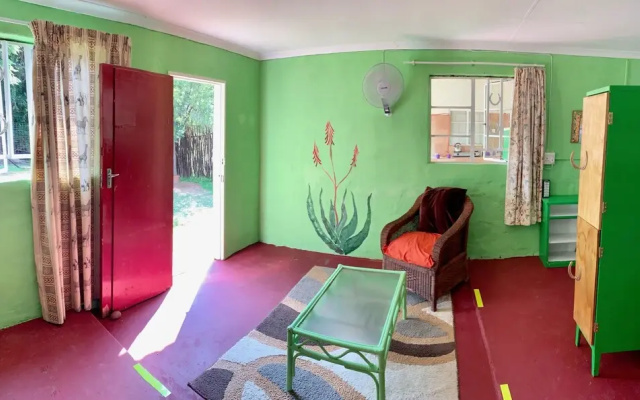 Lion's Den Backpackers