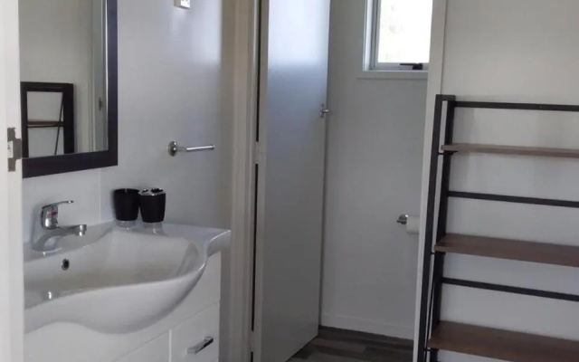 Karoro the Beach Front Bach with Views To Die For! – Bathroom – Raglan