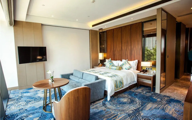 Yading Peninsula Hotel