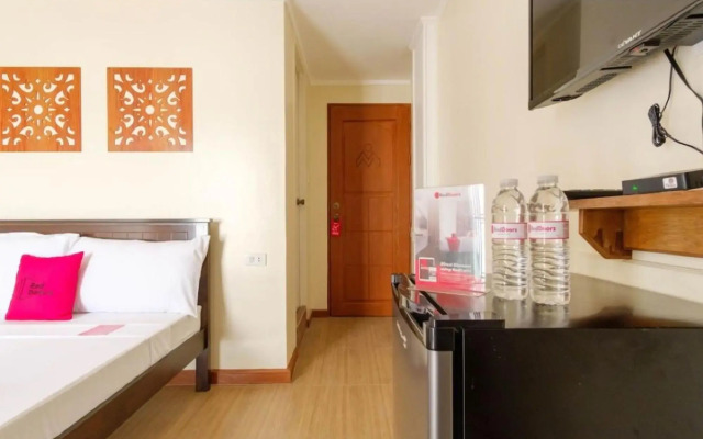 RedDoorz Plus near Johnson and Johnson Paranaque
