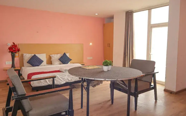 Noida Grand 121 by F9 Hotels