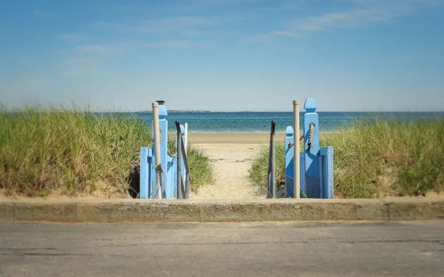 Friendship Oceanfront Suites