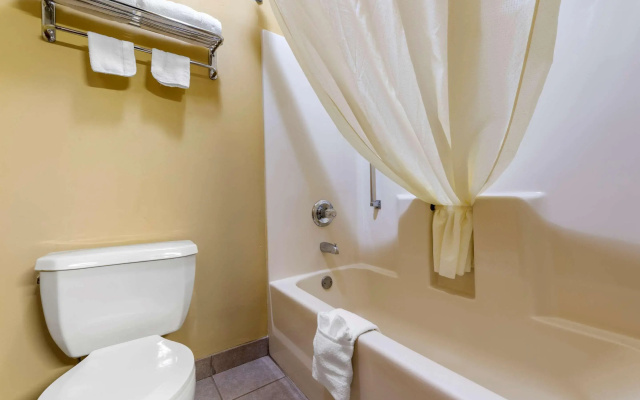Econo Lodge Louisville Airport