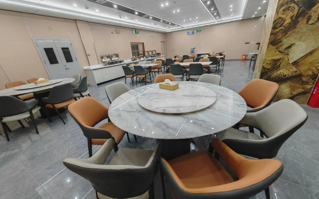 Vienna Hotel (Changsha Ningxiang West High-speed Railway Station Emerald Lake Store)