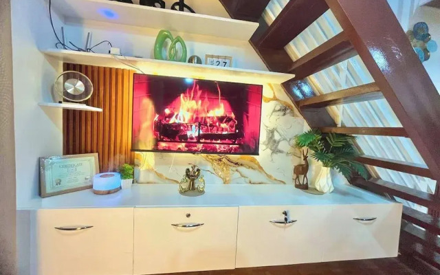 Bloomstone Urban Chill Cabin