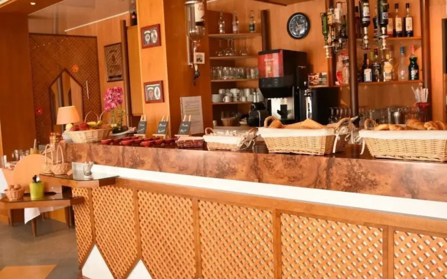 Hotel Continental - Contact Hotel