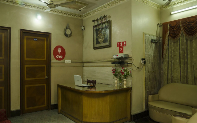 Landmark AB Block Hotel By OYO Rooms