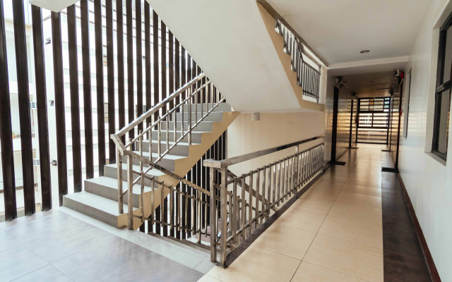 OYO 443 Maria Cristina Arcade Suites