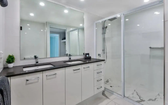 Frangipani Beachfront Lodge F5 on Hamilton Island by HamoRent