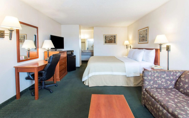Days Inn by Wyndham Mesa East