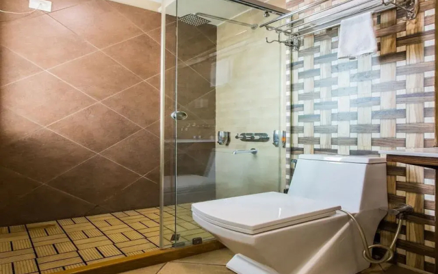 Capital O 15445 Hotel Sheekhar Inn
