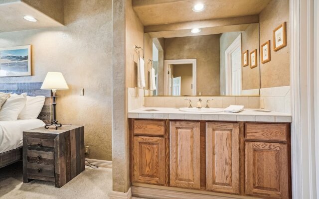 Rounds Retreat 4 Bedroom Home by RedAwning