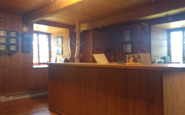 Auberge Le P'tit Bonheur - Hostel