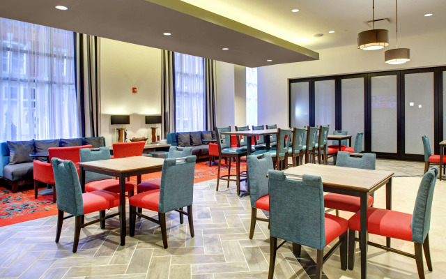 Hampton Inn & Suites Roanoke-Downtown