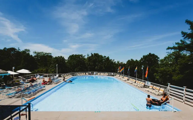 Rainbow Mountain Resort