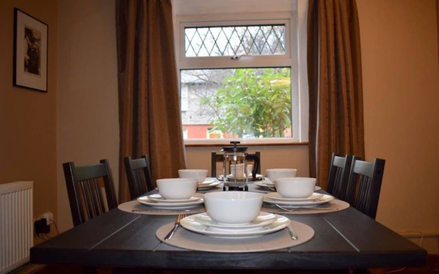 3 Bedroom House With Free Parking