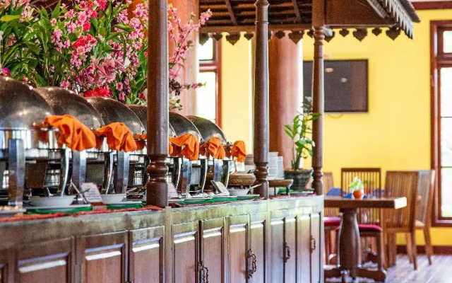 The Suite By Royal Crown Hotel