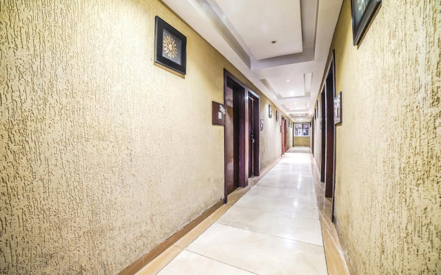 Capital O 8650 Hotel Johri Residency