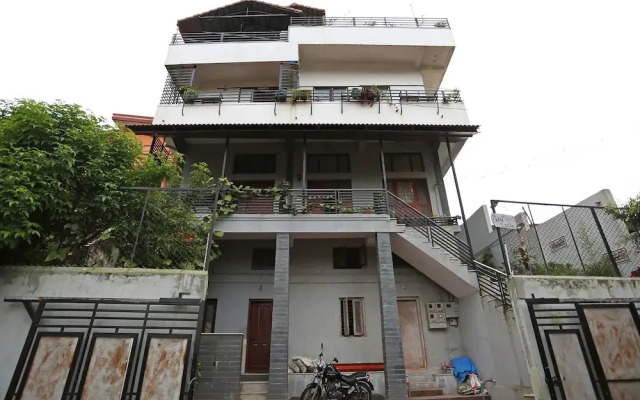 OYO 9263 Home Breezy 2BHK Raja's Seat