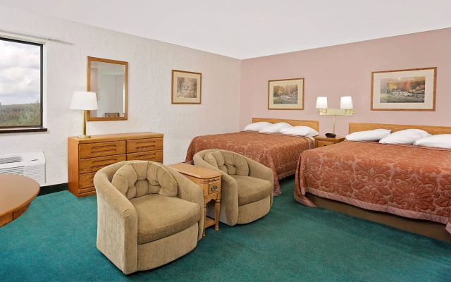 LakeWood Inn & Suites
