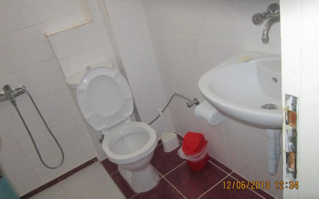 Red Rose Hotel