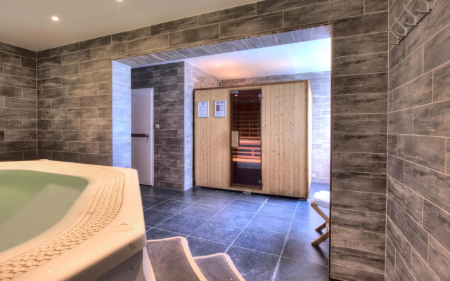 Hotel & Aparthotel Casteau Resort Mons