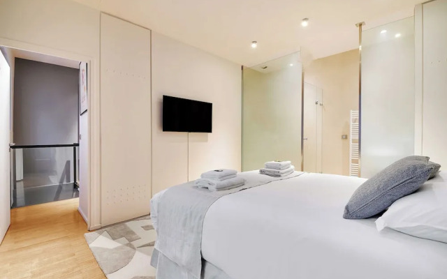 Fabulous House : a Gem in Chic Western Paris