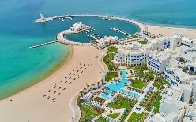 Hilton Salwa Beach Resort & Villas